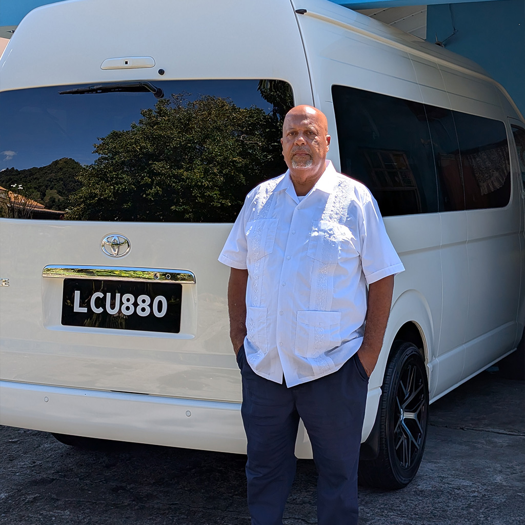 Toyota Hiace Comfort Minibus
